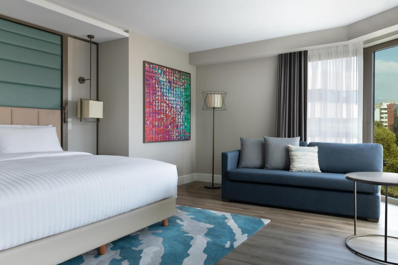 Izmir Marriott Hotel Екстер'єр фото A room at the hotel