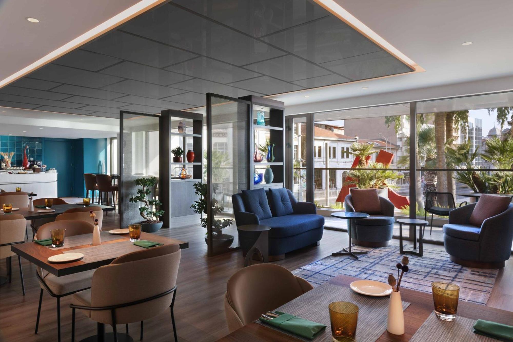 Izmir Marriott Hotel Екстер'єр фото The Lounge at the Hotel
