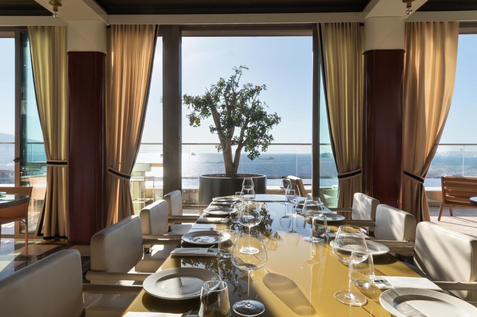 Izmir Marriott Hotel Екстер'єр фото The restaurant