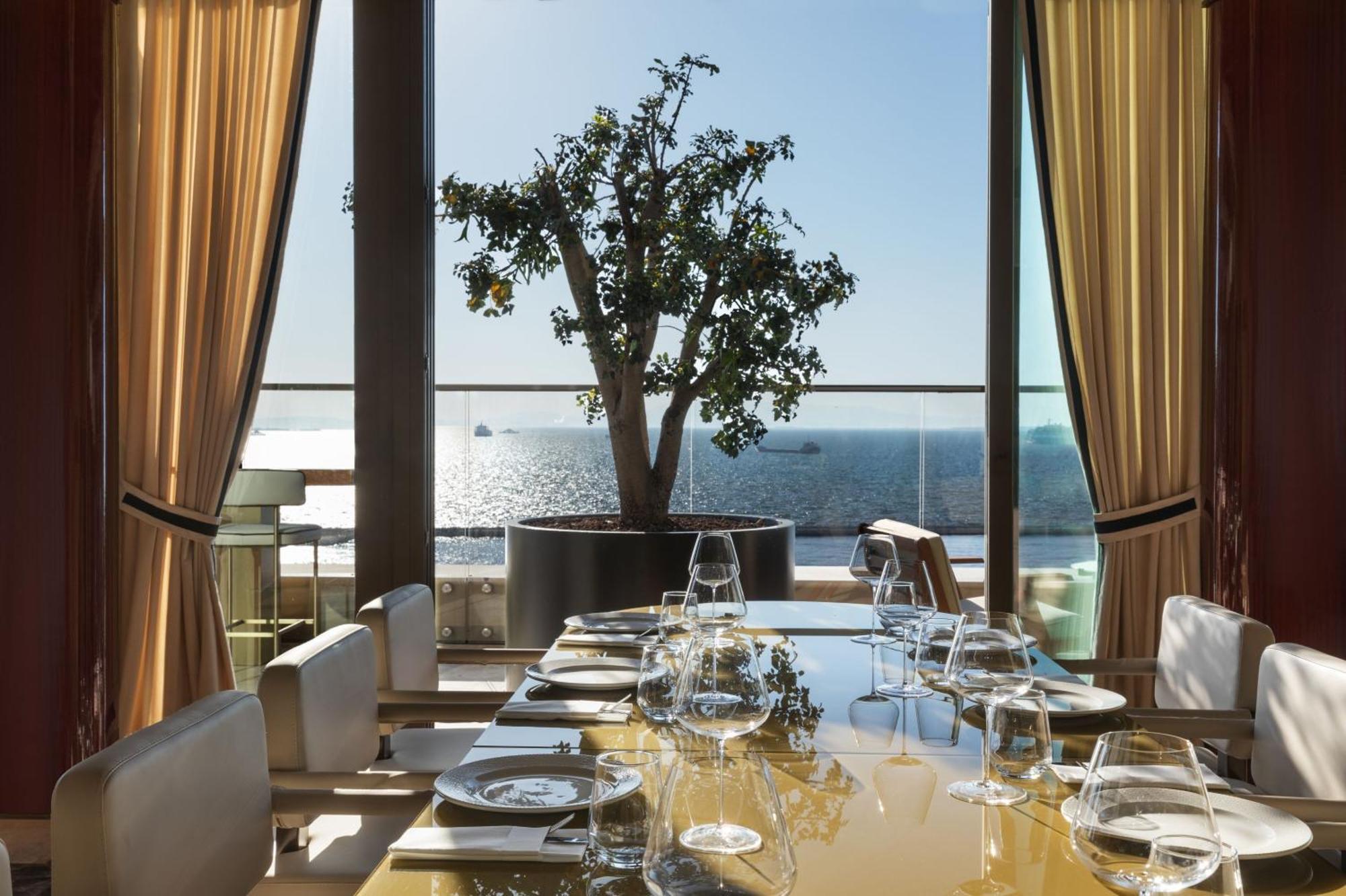 Izmir Marriott Hotel Екстер'єр фото The restaurant