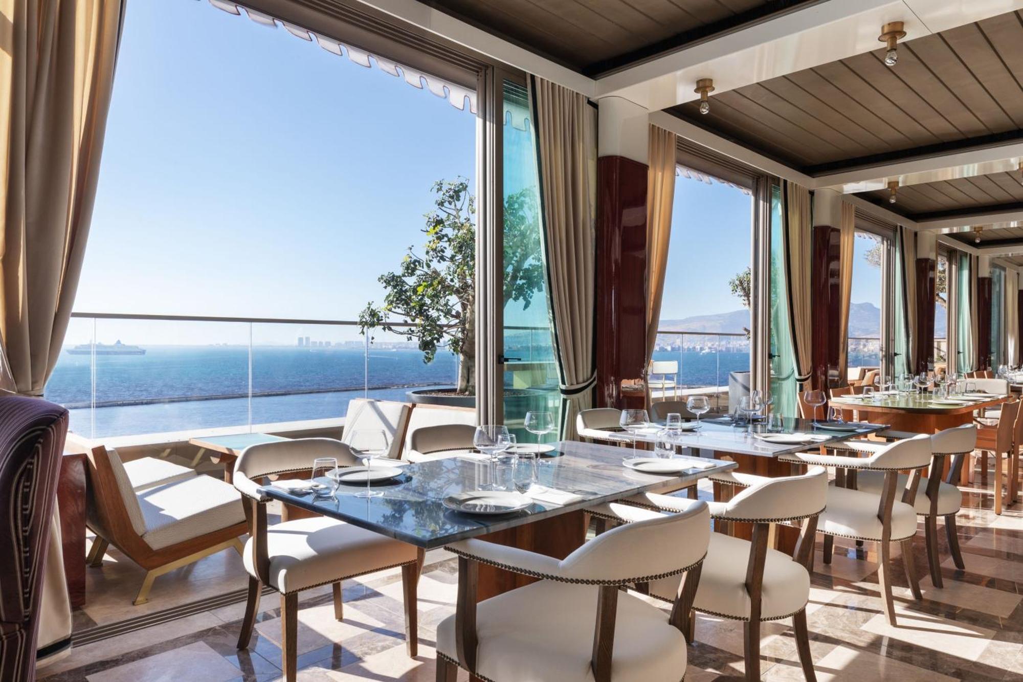 Izmir Marriott Hotel Екстер'єр фото The restaurant