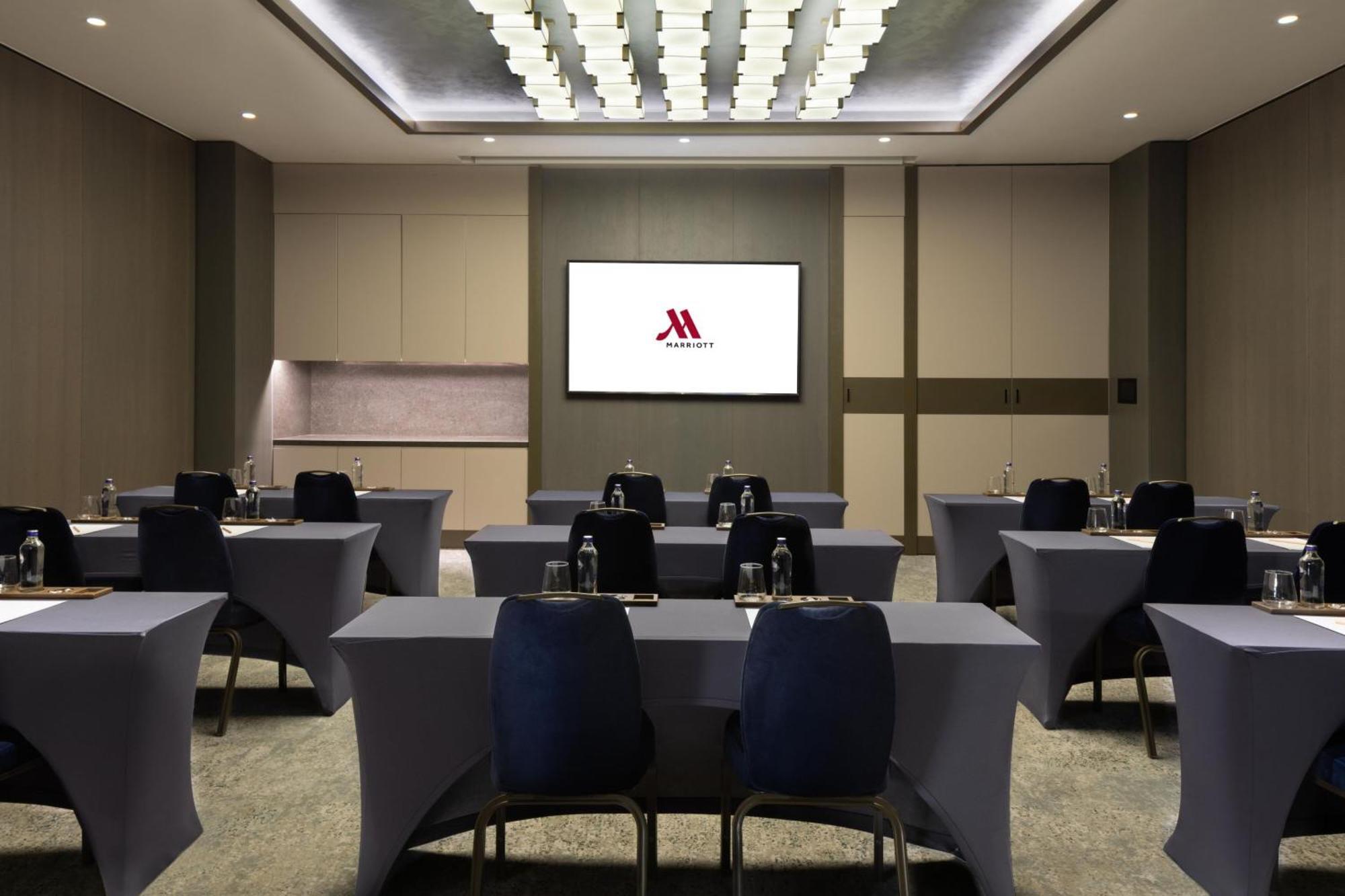 Izmir Marriott Hotel Екстер'єр фото A typical meeting room